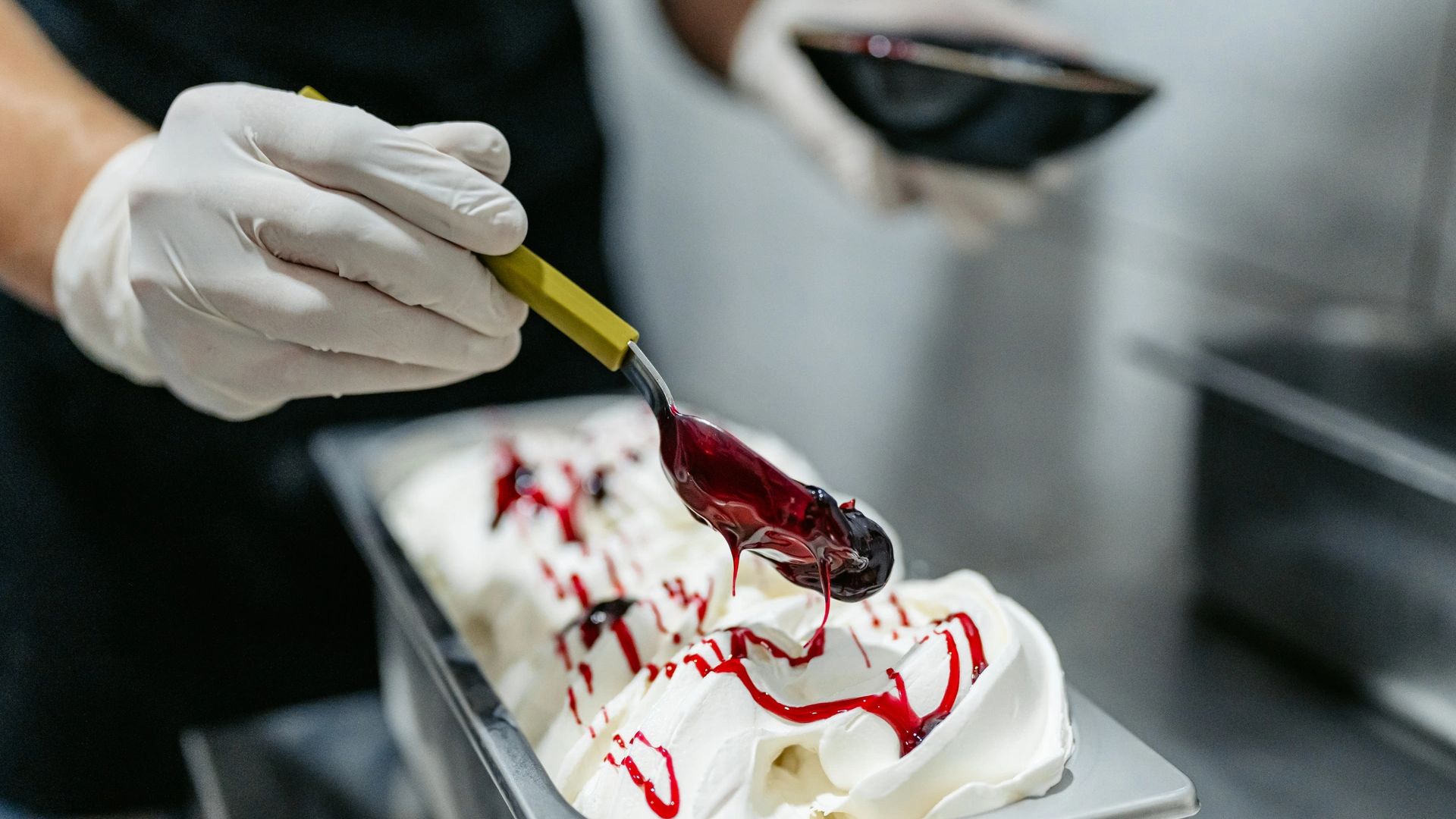 Handmade gelato with red fruit sauce – 4 Tastes